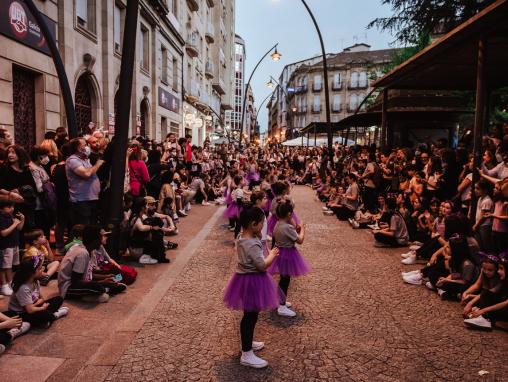 Escola de danza cuatro pasos actuación Shopping night 2022